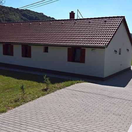 Beppe Vendeghaz Guest House Abaliget Exterior photo