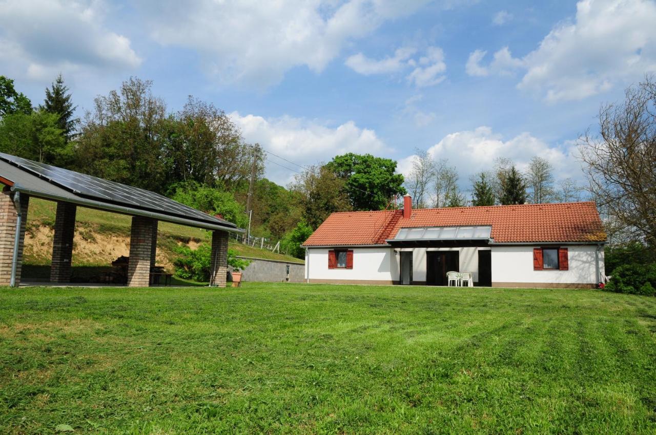 Beppe Vendeghaz Guest House Abaliget Exterior photo