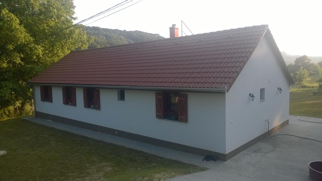 Beppe Vendeghaz Guest House Abaliget Exterior photo