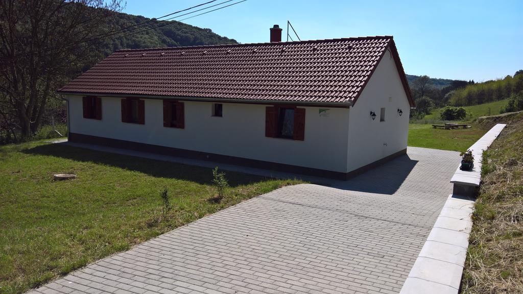 Beppe Vendeghaz Guest House Abaliget Exterior photo