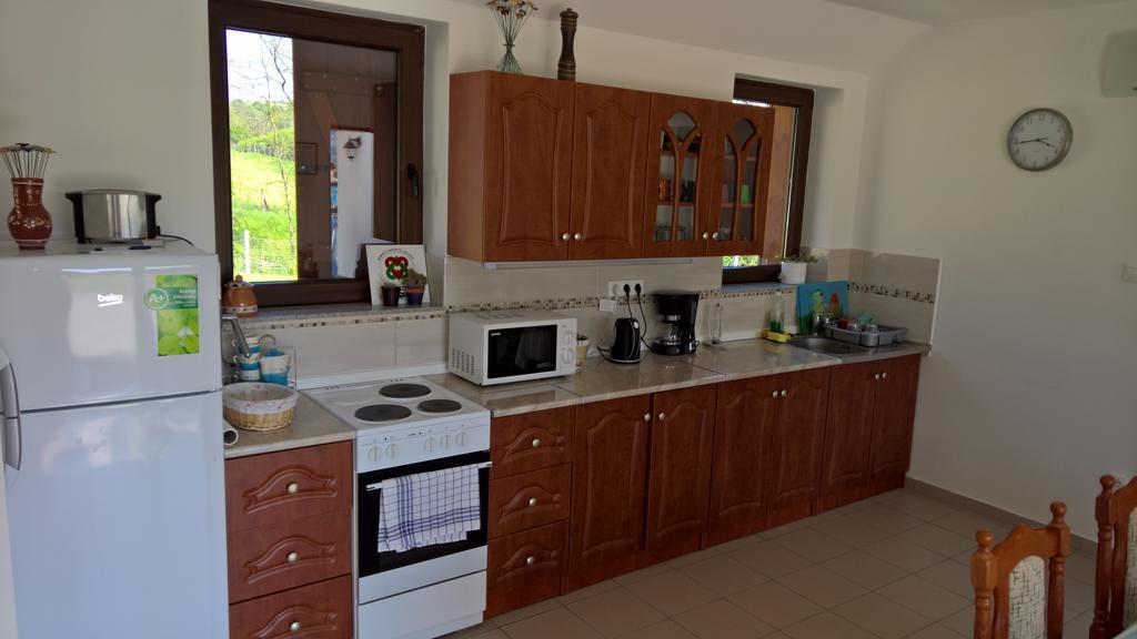 Beppe Vendeghaz Guest House Abaliget Exterior photo